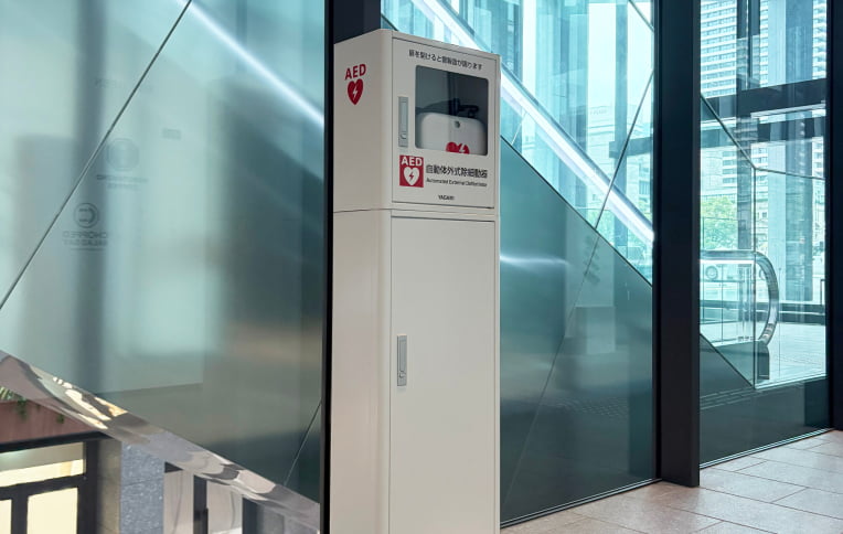 AED (自動体外除細動器)